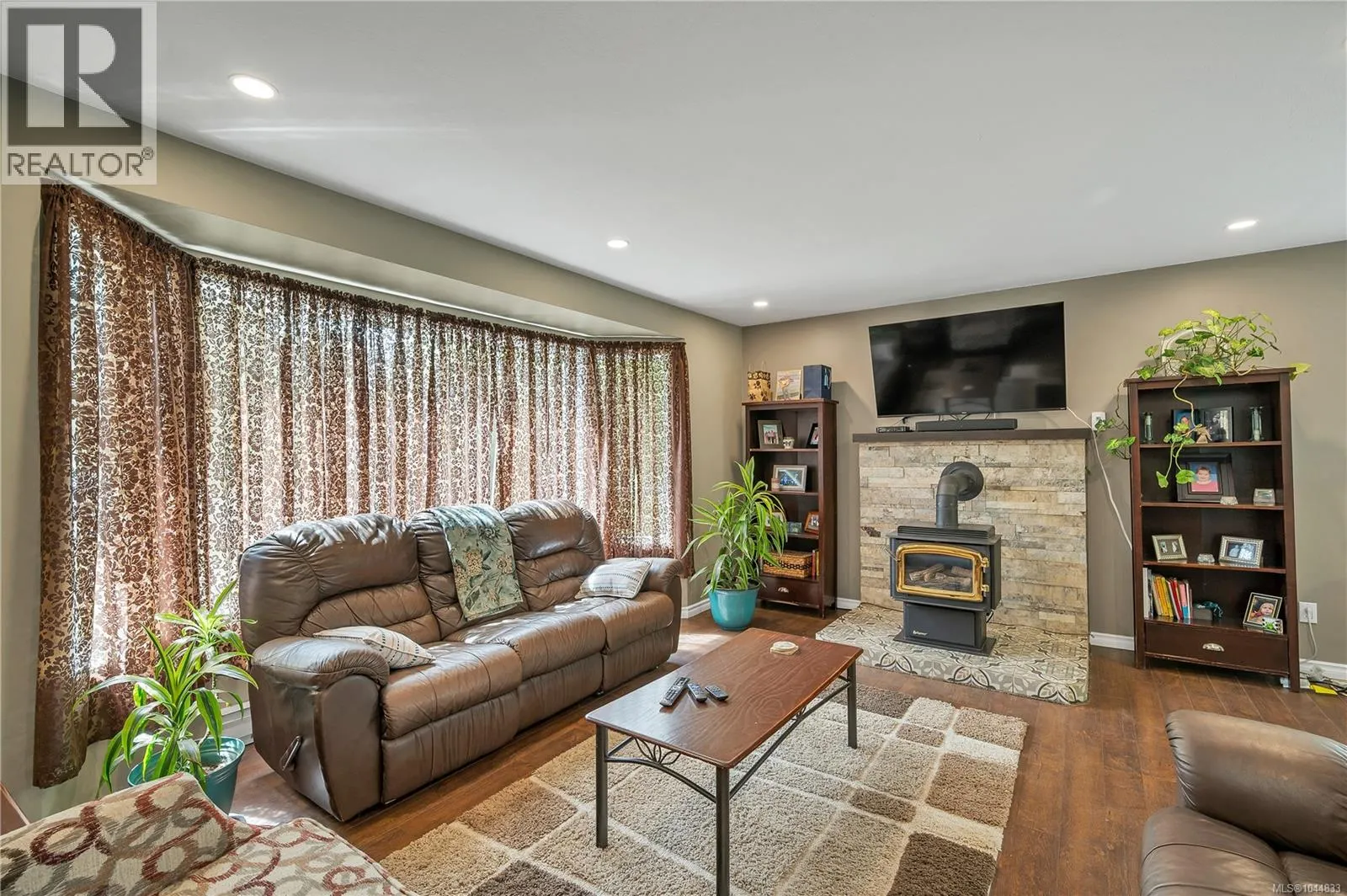 860 NICHOLLS Rd