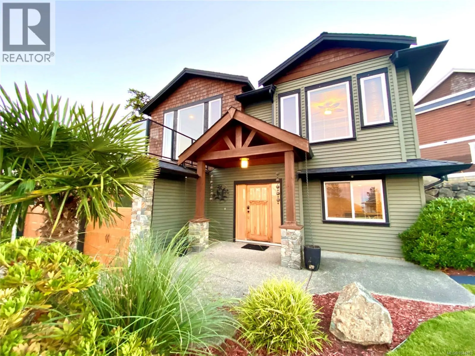 3702 Glen Oaks Dr