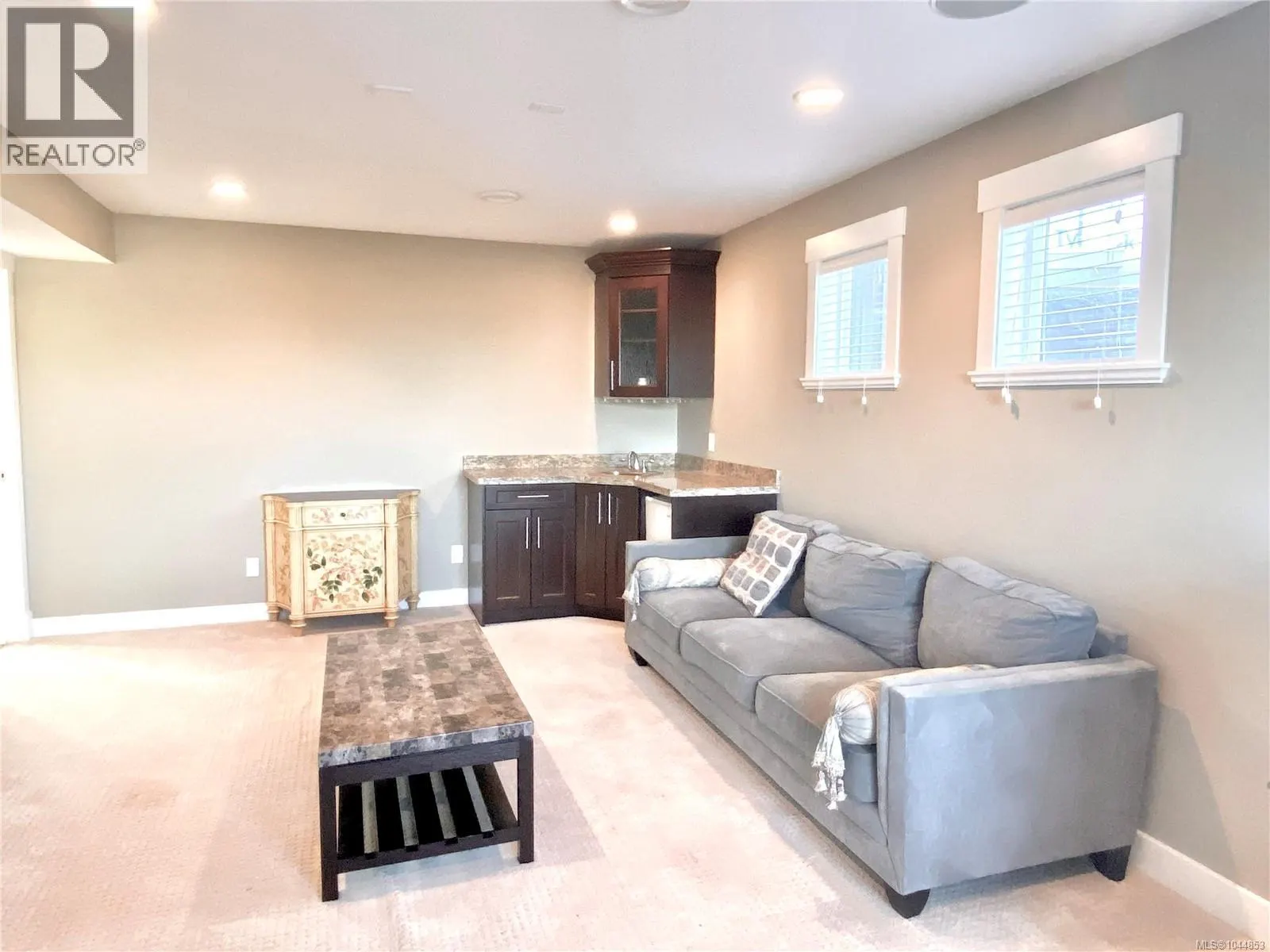 3702 Glen Oaks Dr