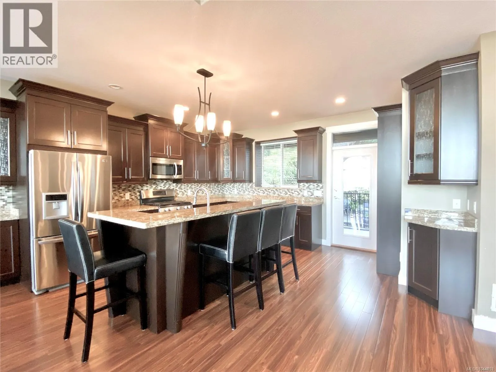 3702 Glen Oaks Dr