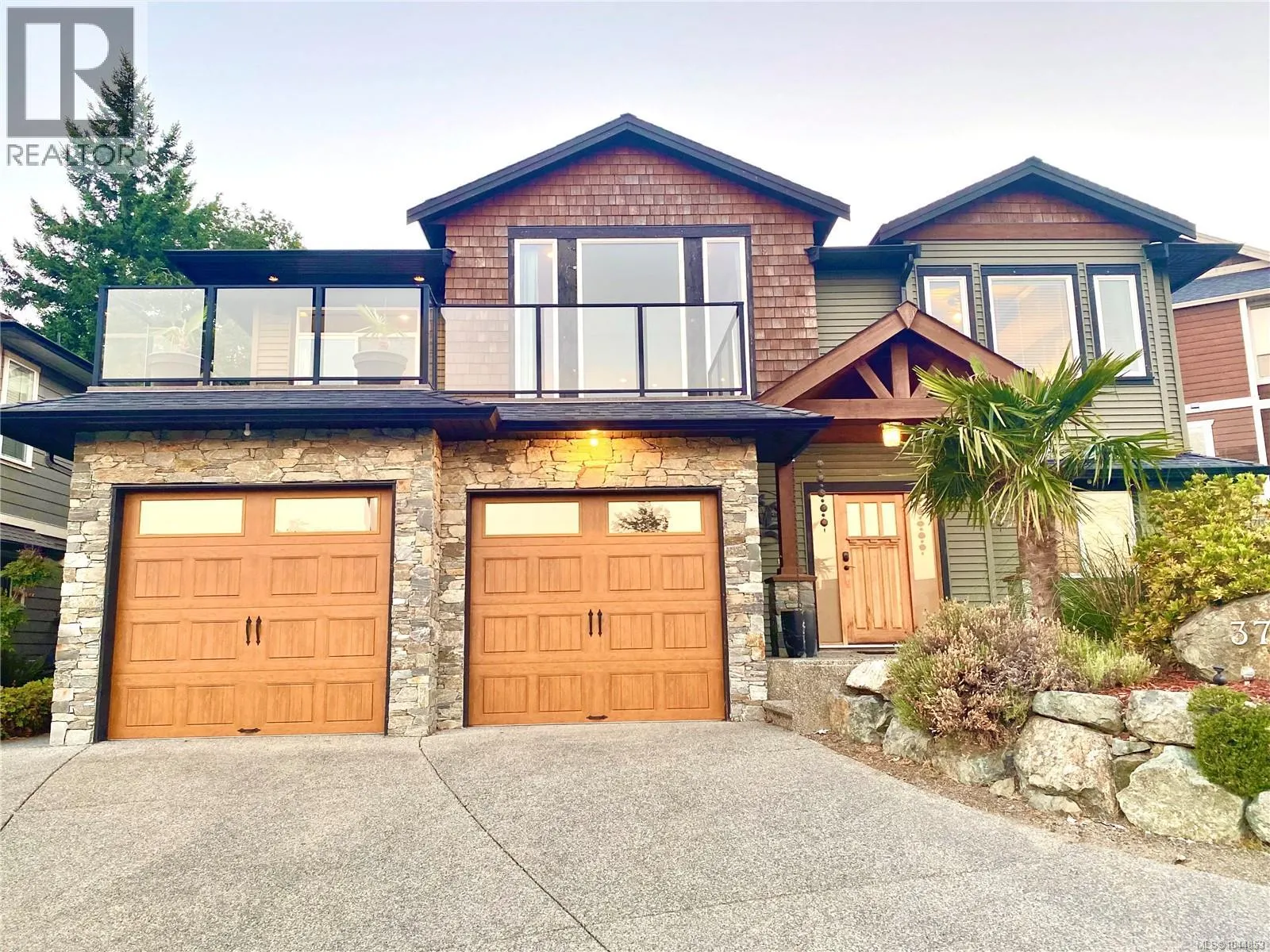 3702 Glen Oaks Dr