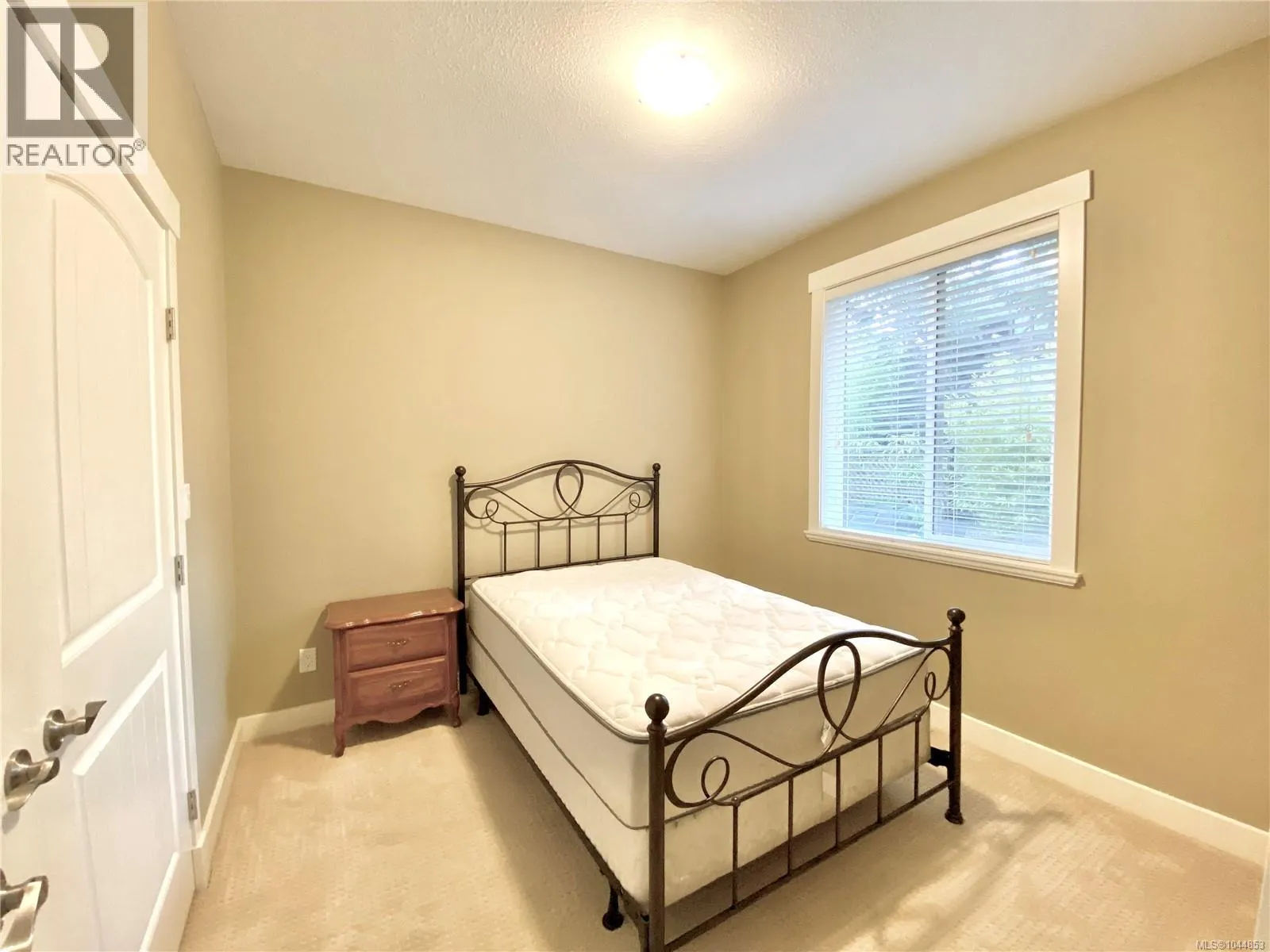 3702 Glen Oaks Dr