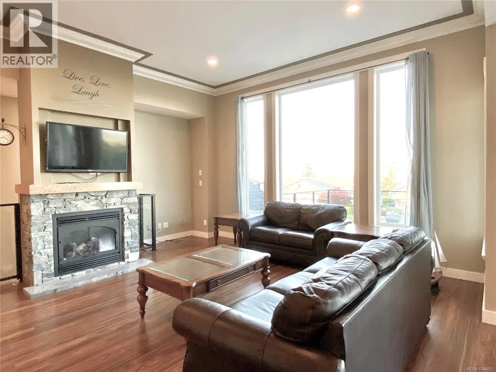 3702 Glen Oaks Dr