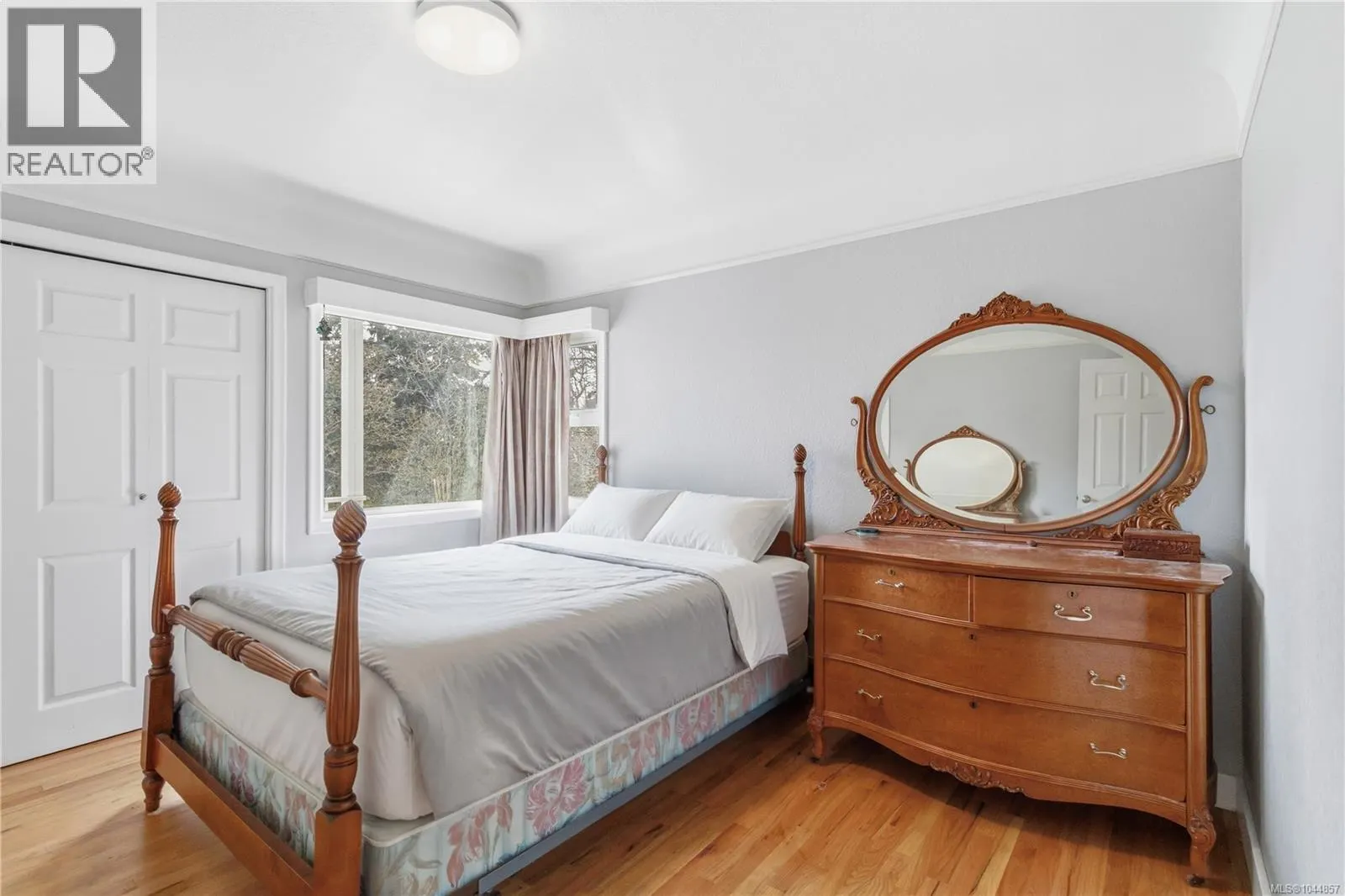 863 Parklands Dr