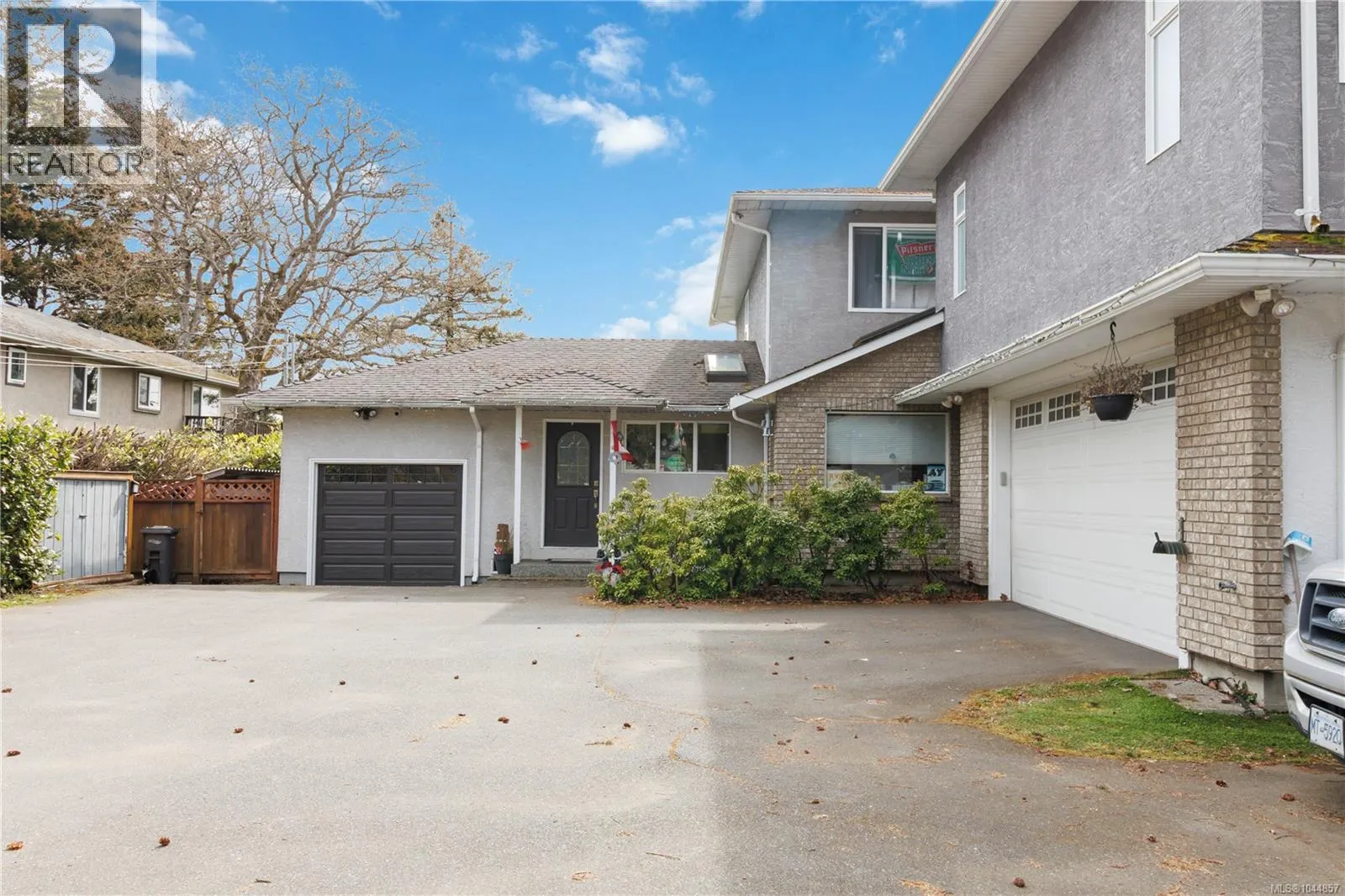 863 Parklands Dr