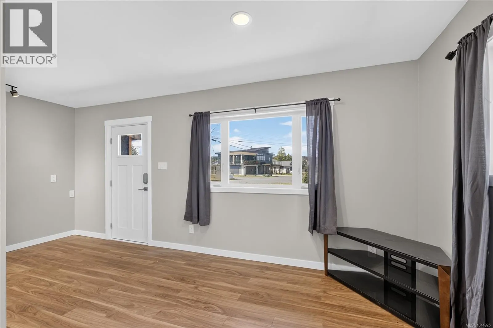 3584 Island Hwy