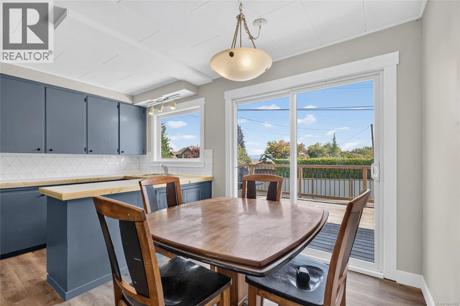 3584 Island Hwy