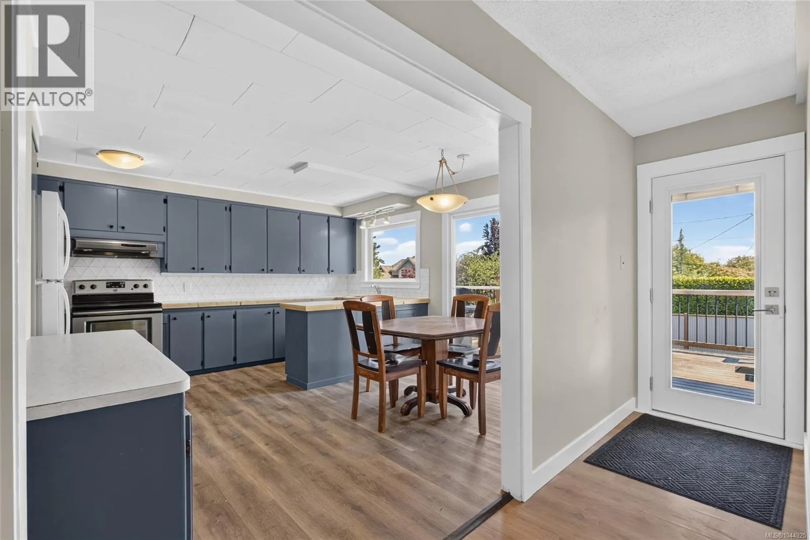 3584 Island Hwy