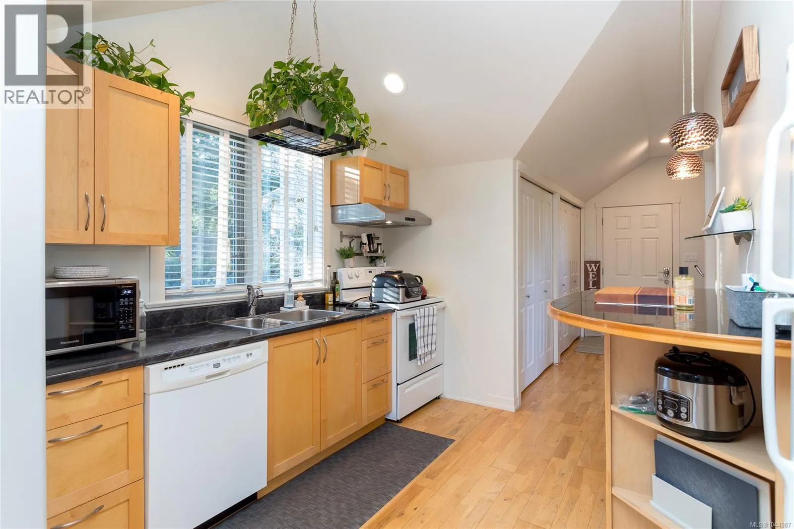 240 Viaduct Ave W
