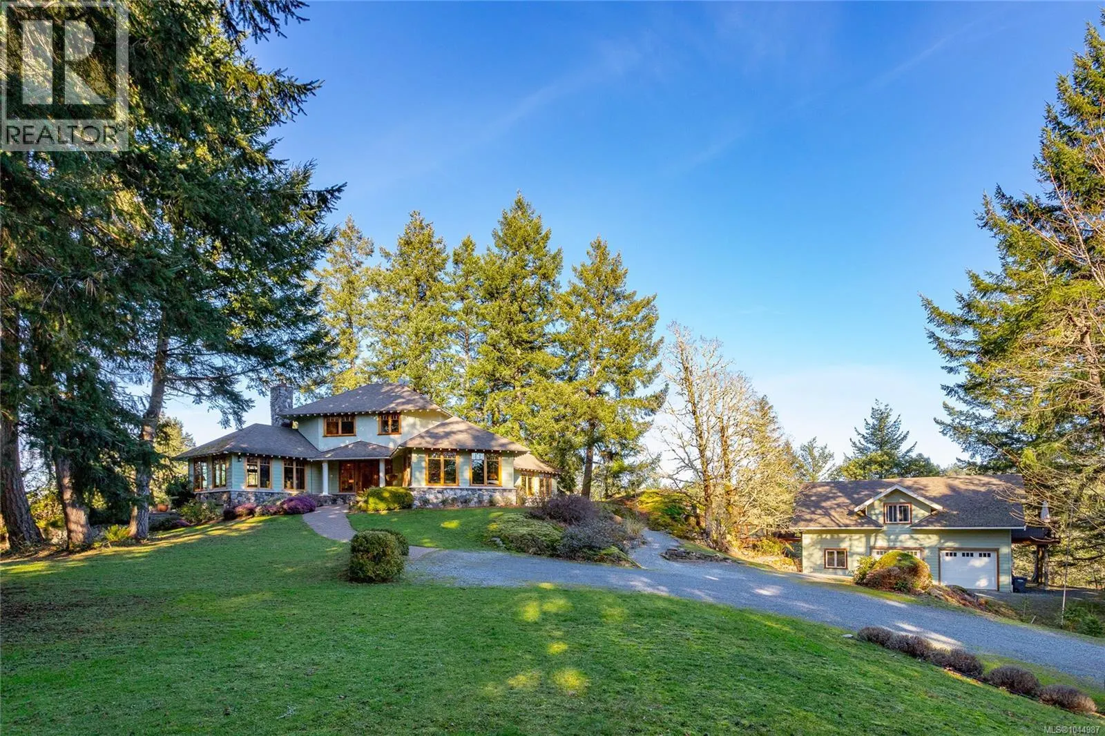 240 Viaduct Ave W