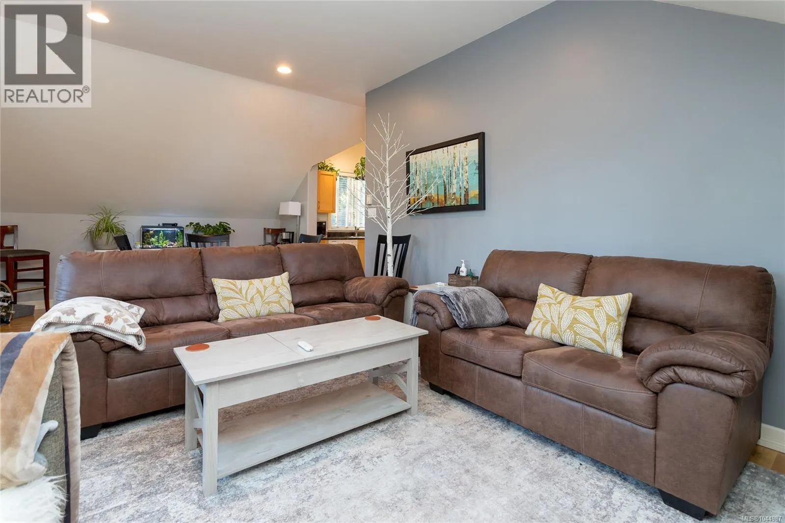 240 Viaduct Ave W