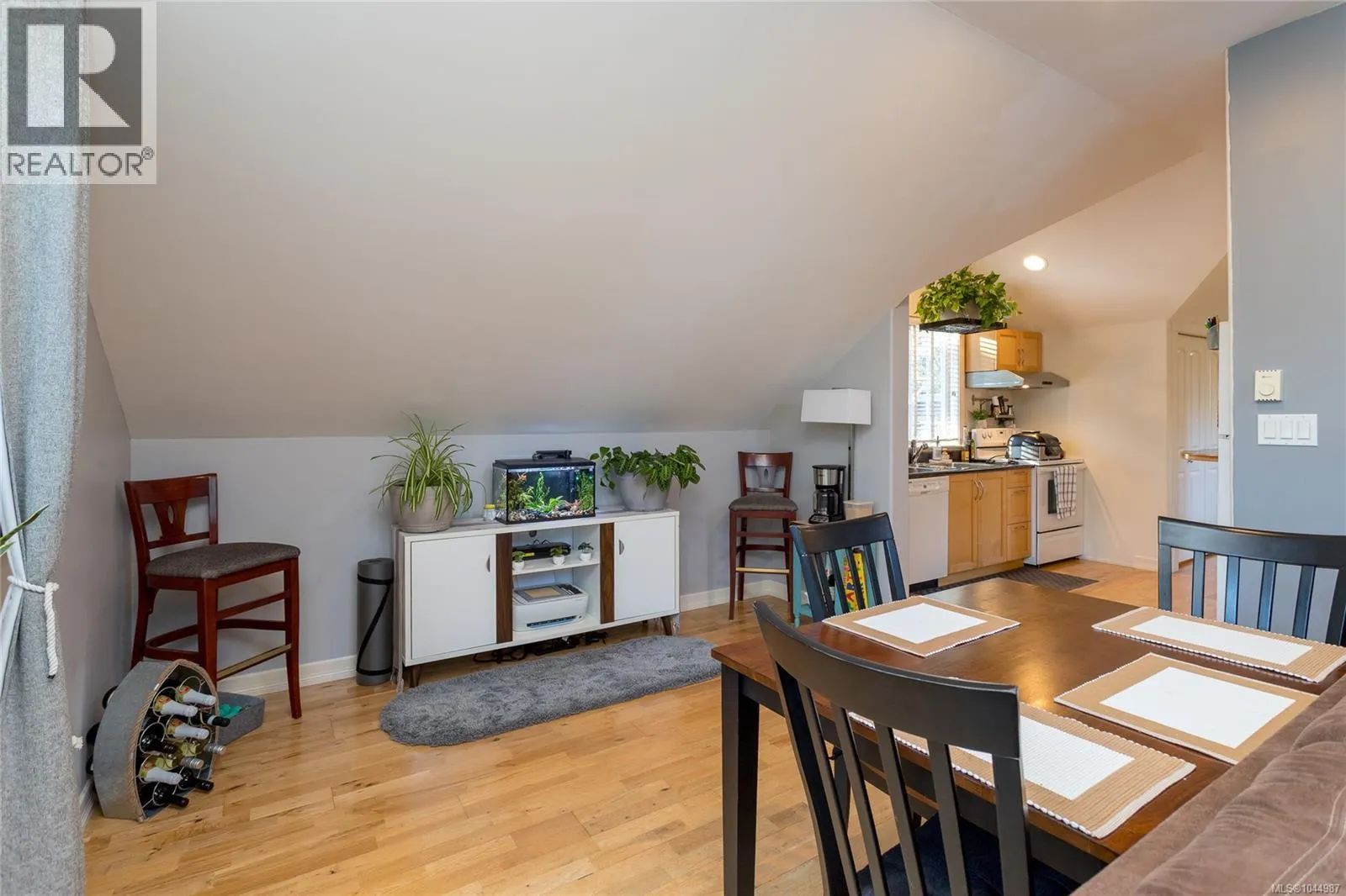 240 Viaduct Ave W