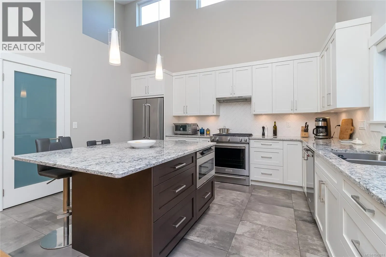 3845 Glen Oaks Dr