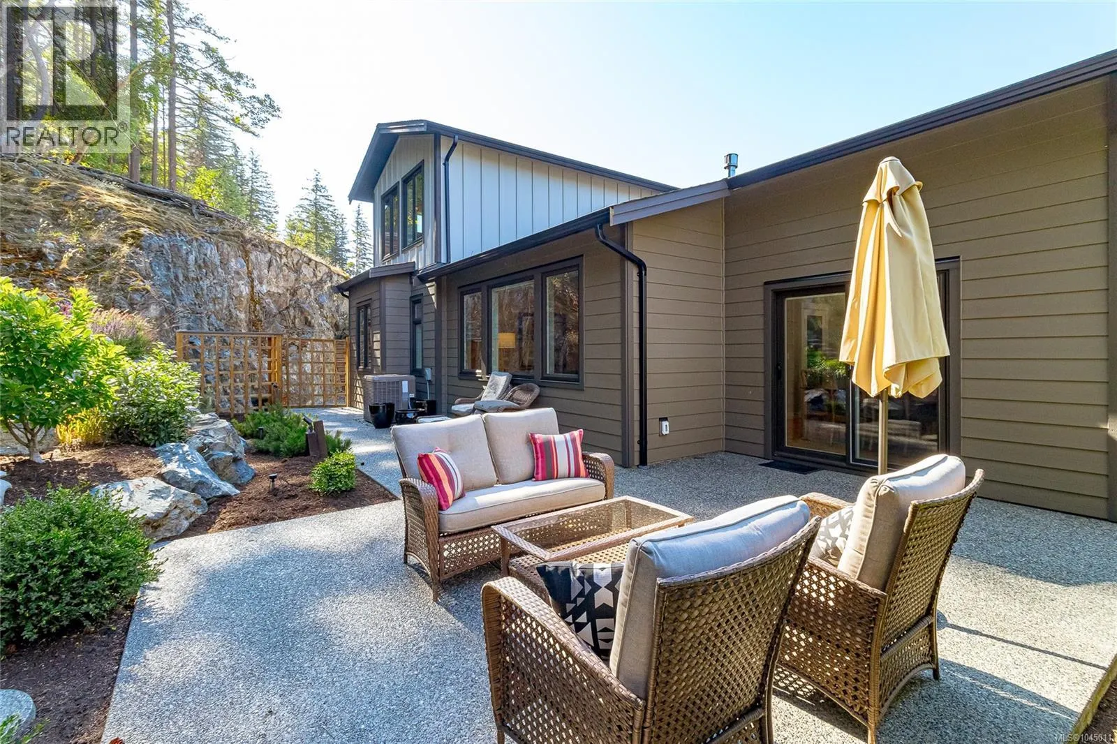 3845 Glen Oaks Dr