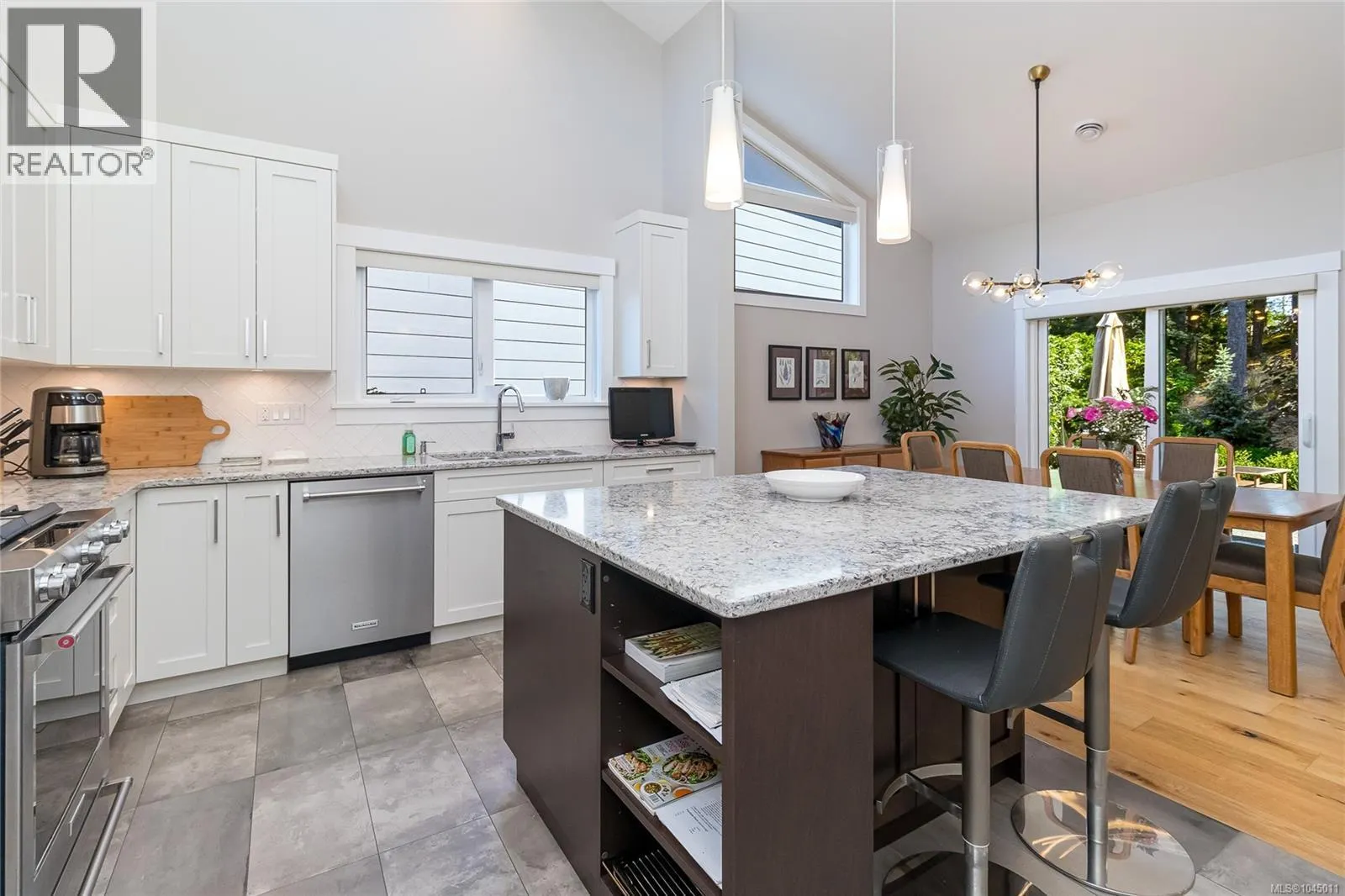 3845 Glen Oaks Dr