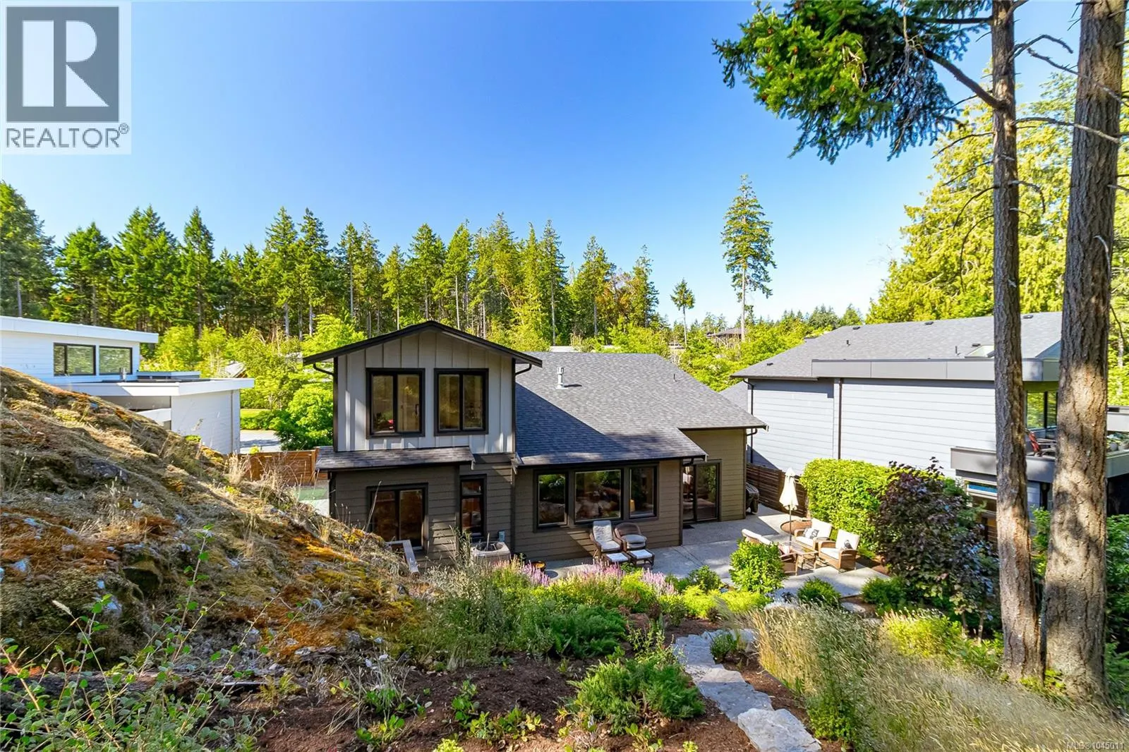 3845 Glen Oaks Dr