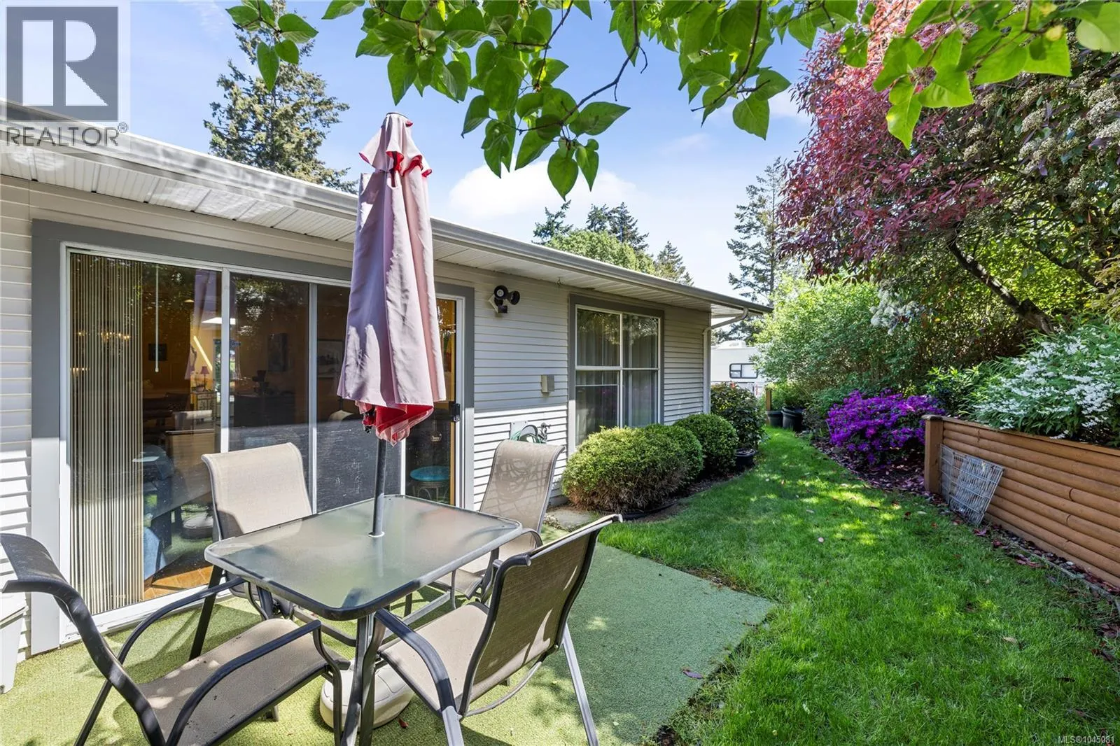 24 450 Bay Ave