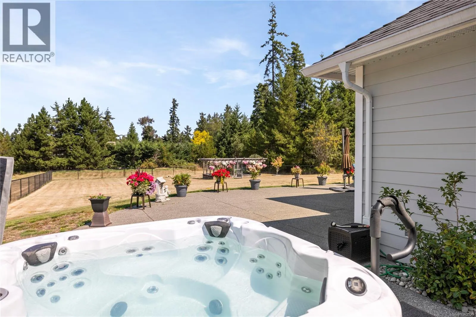 1045 Matuka Dr