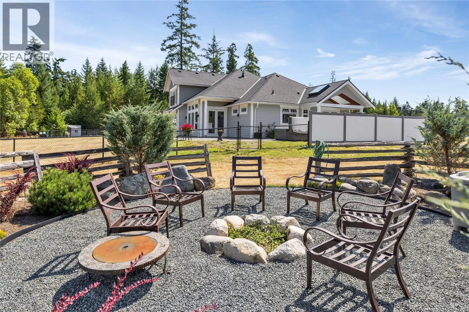 1045 Matuka Dr