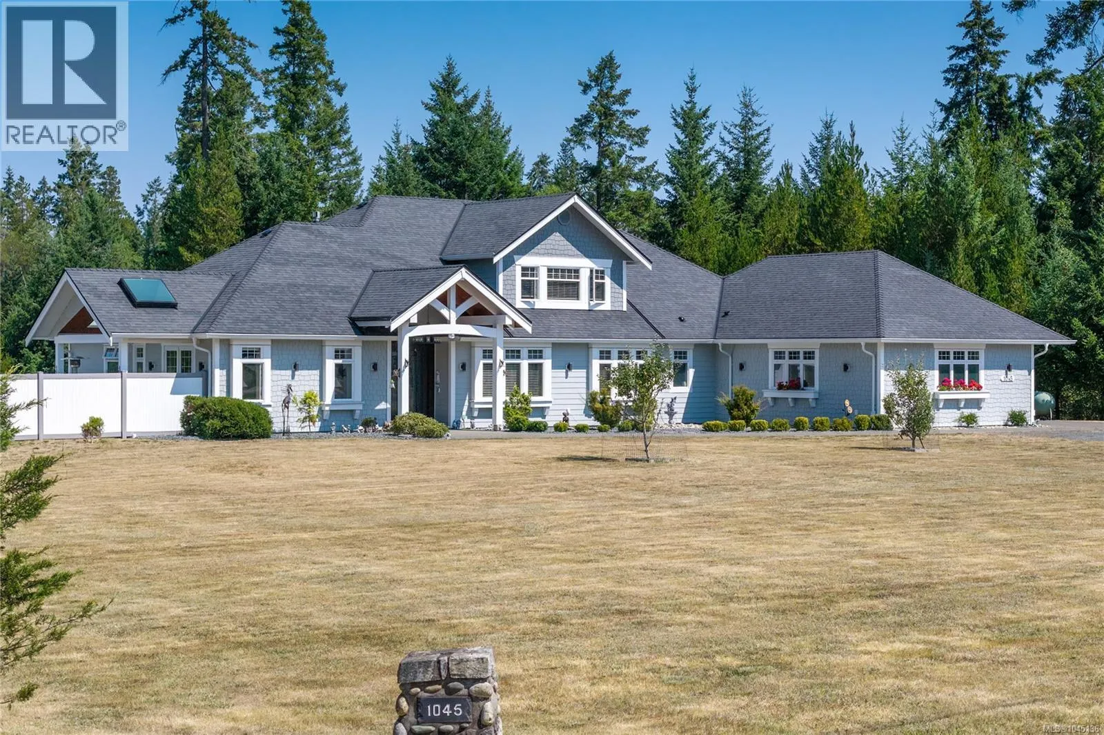 1045 Matuka Dr