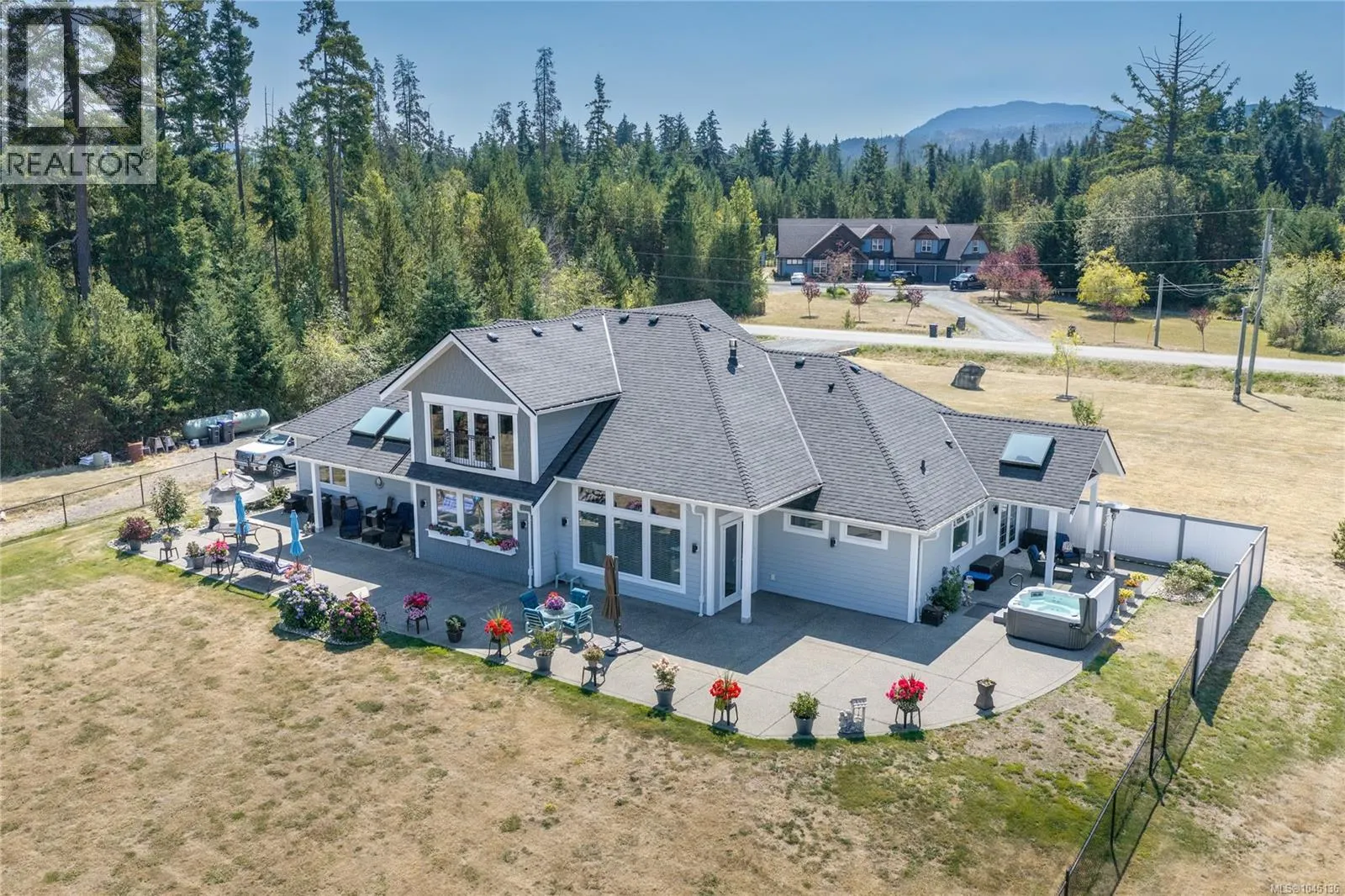 1045 Matuka Dr
