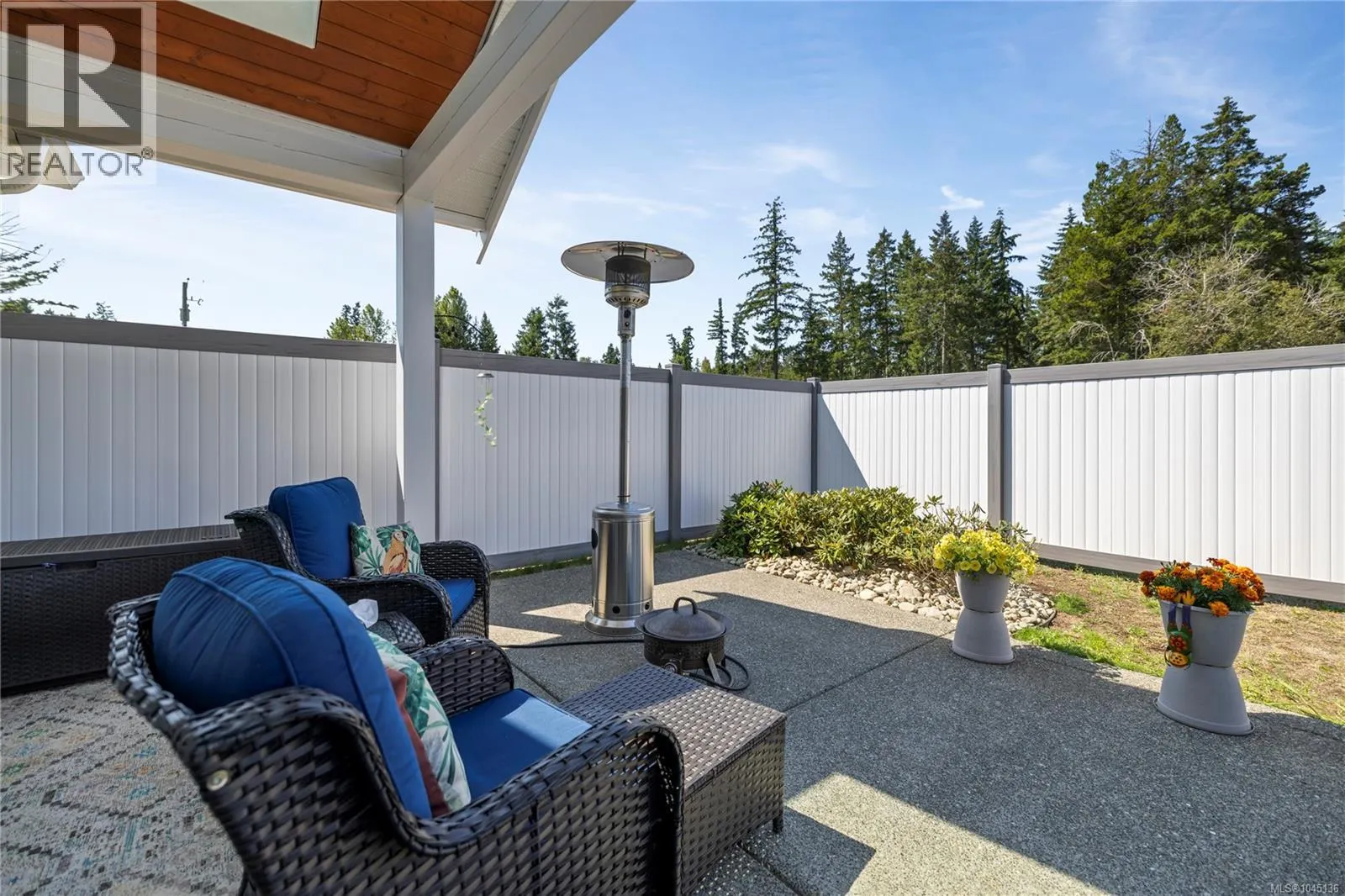 1045 Matuka Dr
