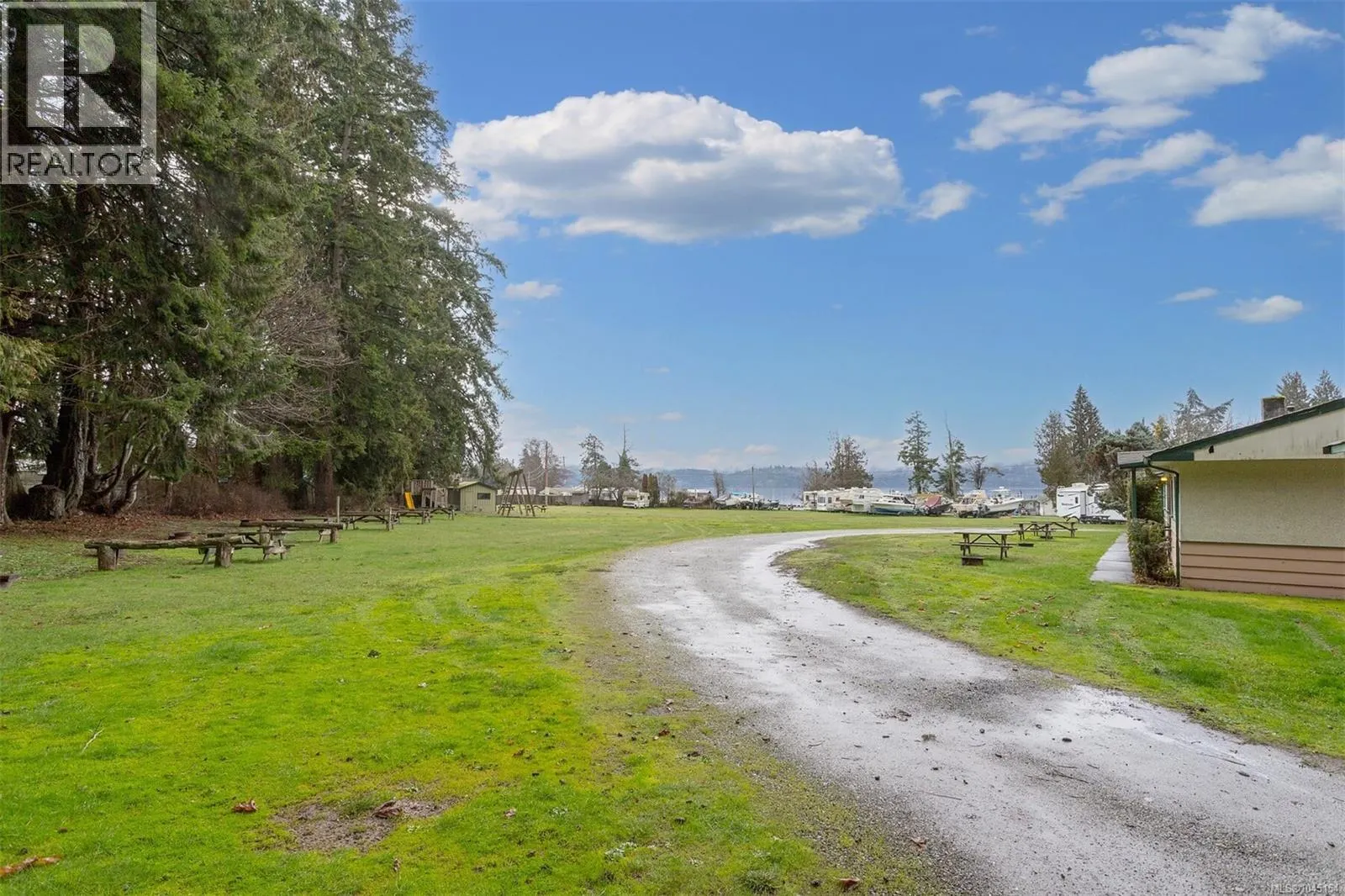 5621 Sooke Rd