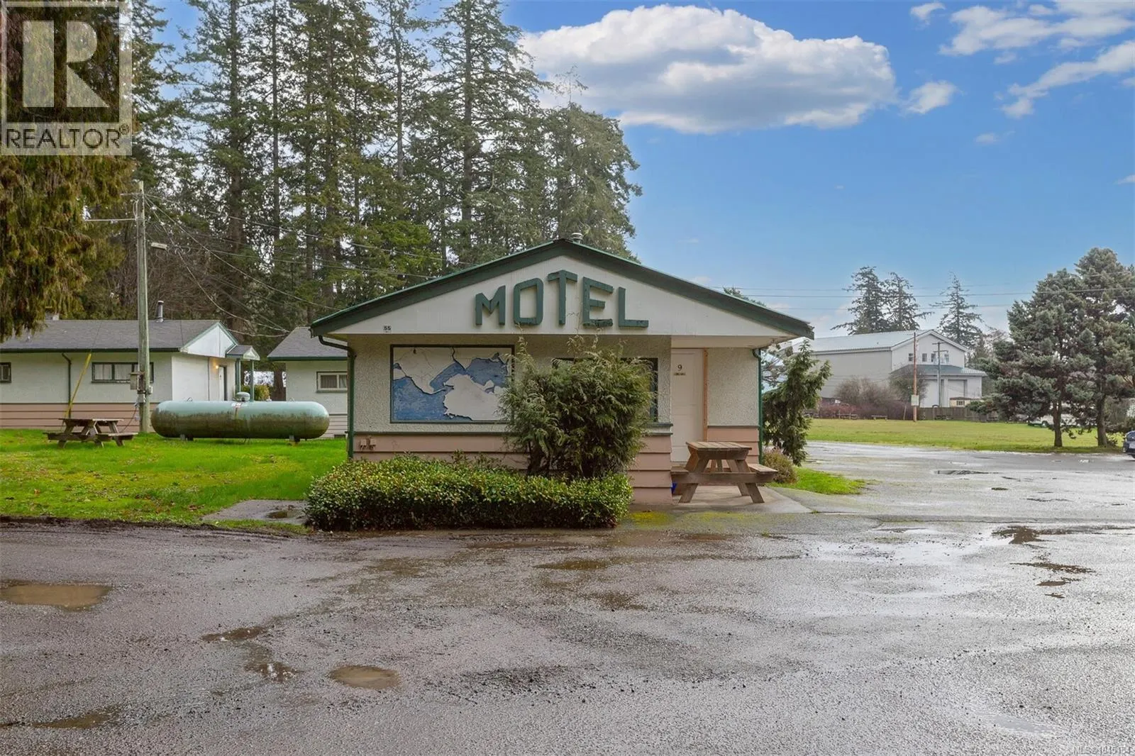 5621 Sooke Rd