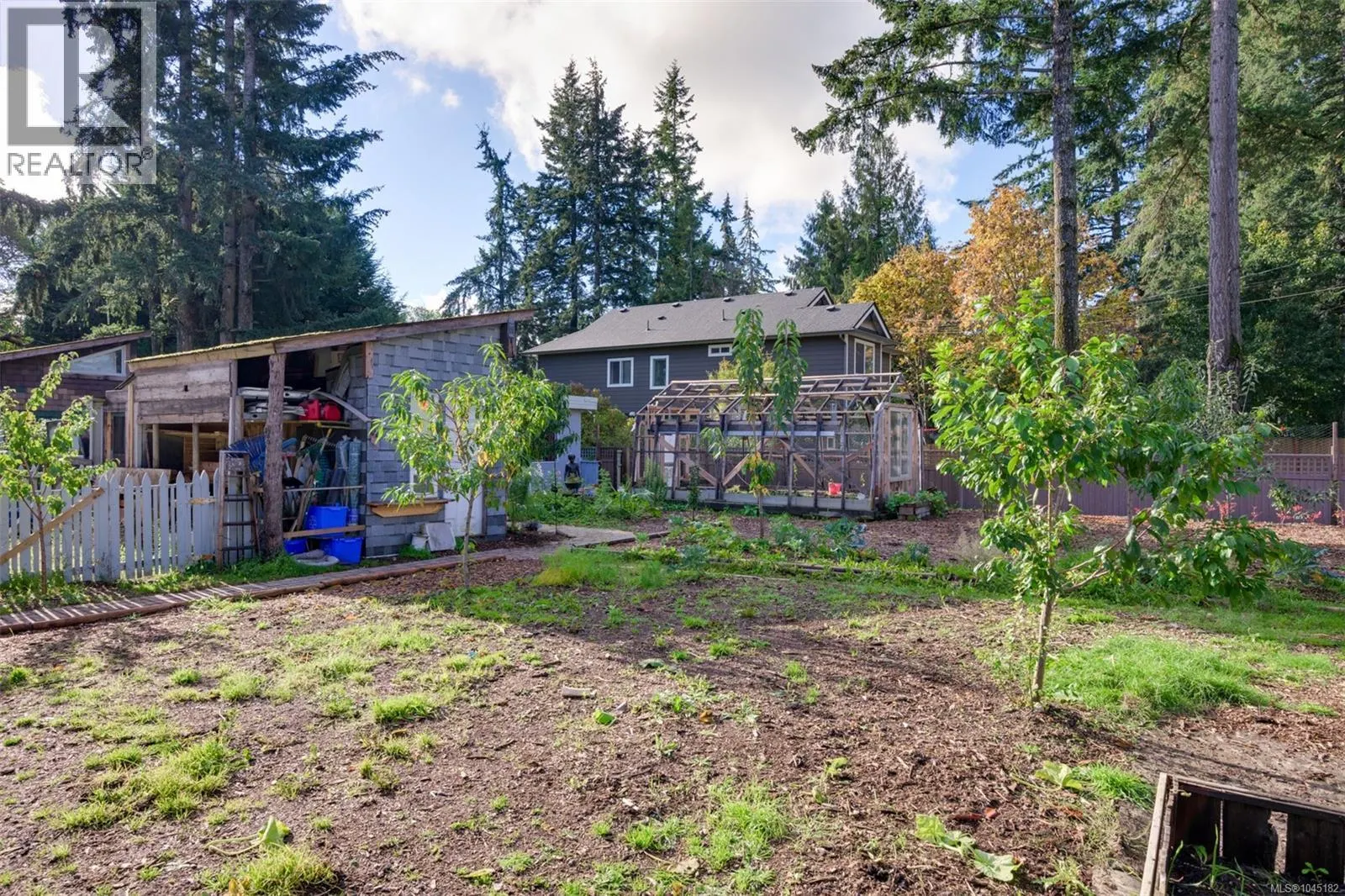 2329/2333 Sooke Rd