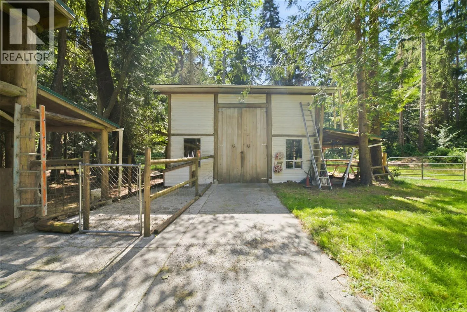 700 Fern Rd E