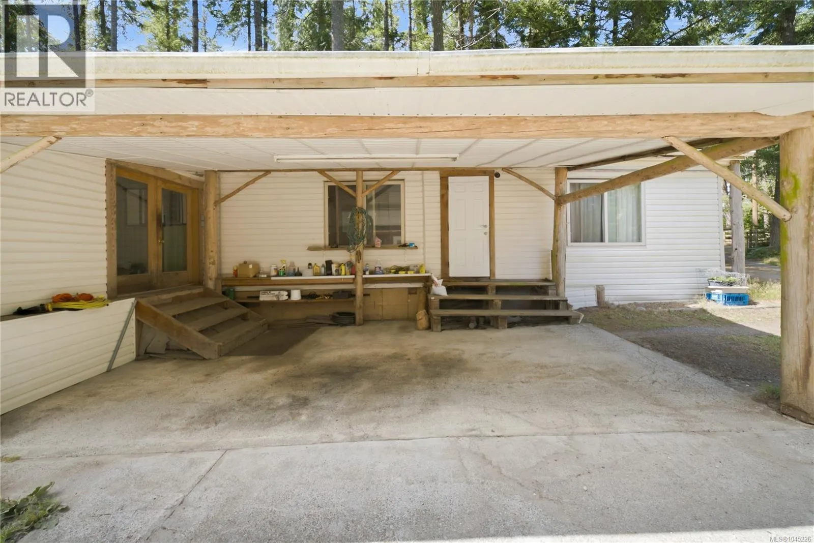 700 Fern Rd E