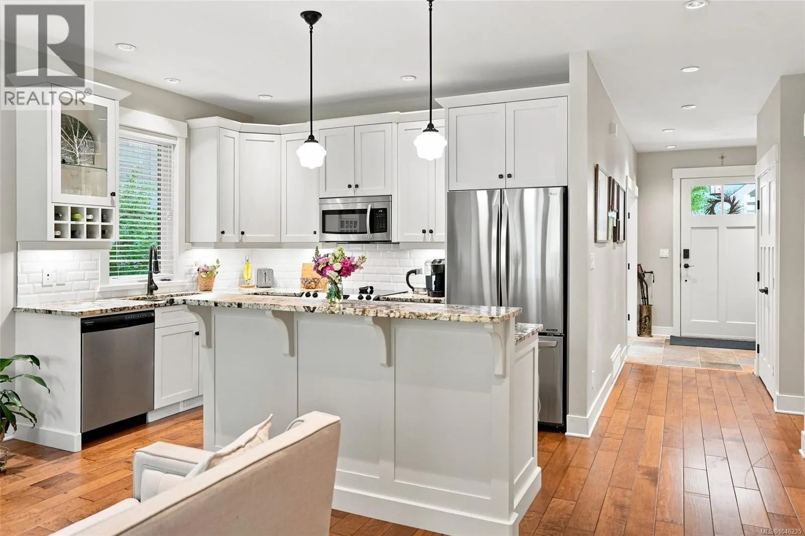 61 5251 Island Hwy W