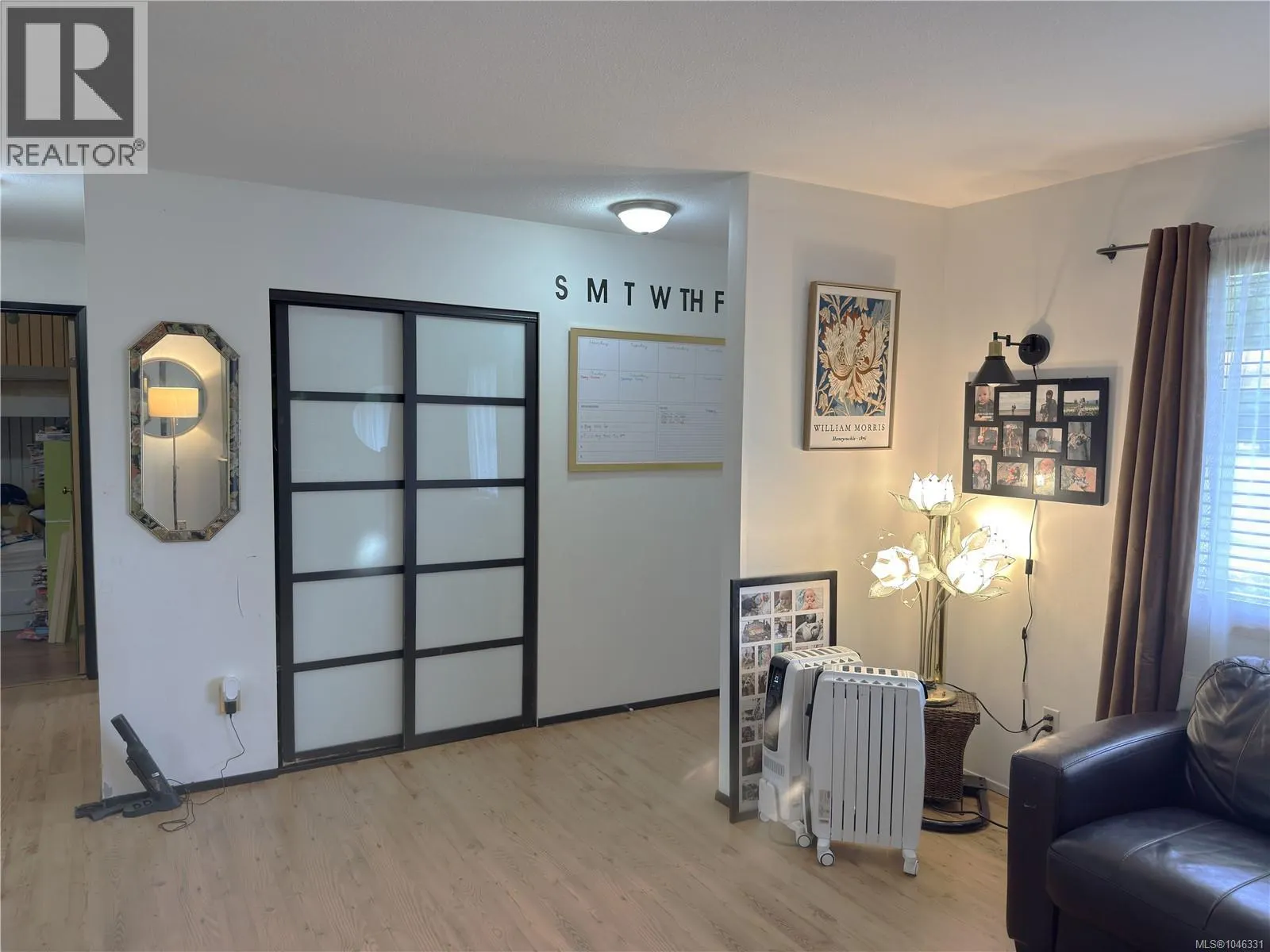 693 Wedgewood Cres