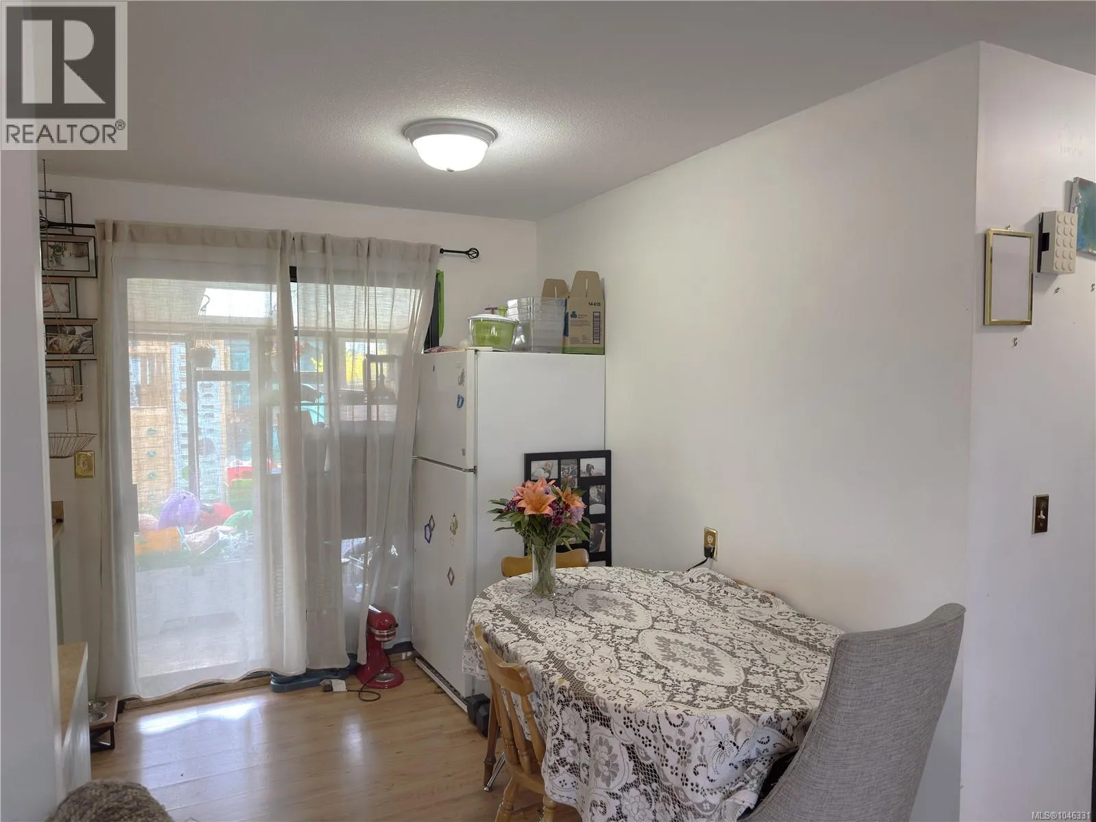 693 Wedgewood Cres