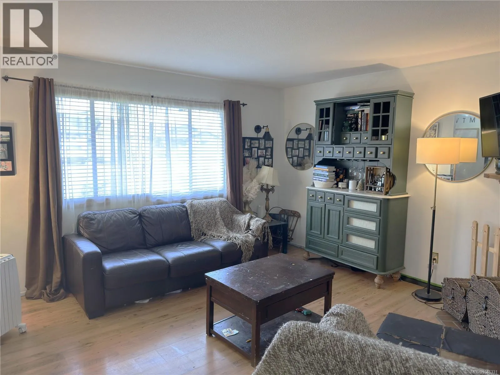 693 Wedgewood Cres