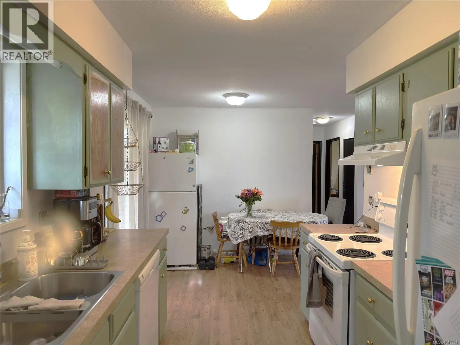 693 Wedgewood Cres