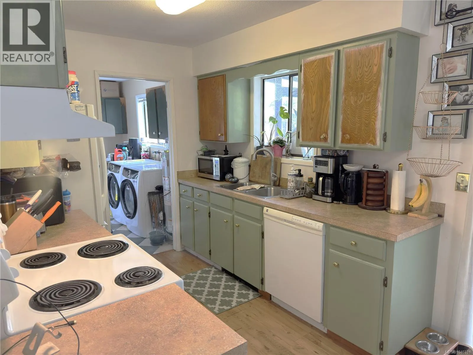 693 Wedgewood Cres