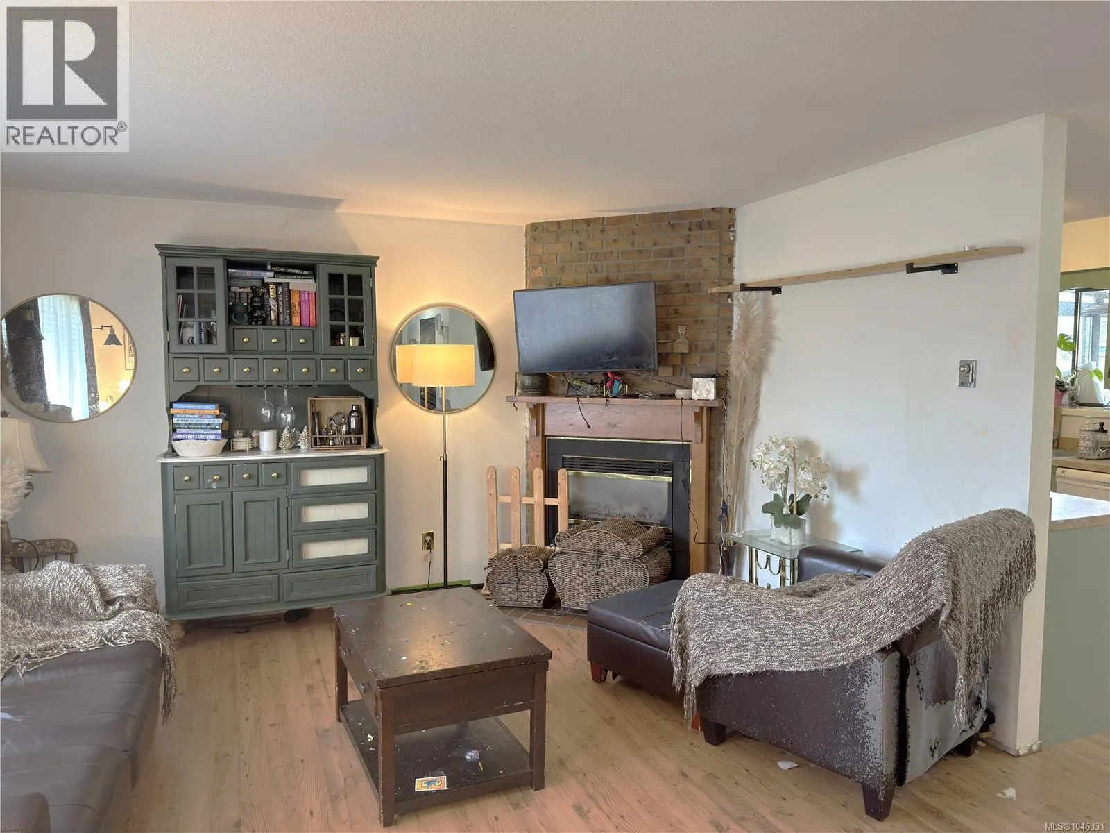693 Wedgewood Cres