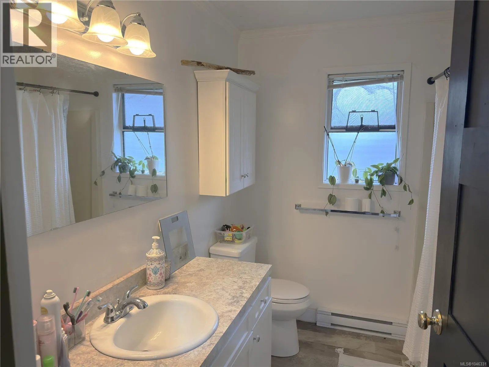 693 Wedgewood Cres