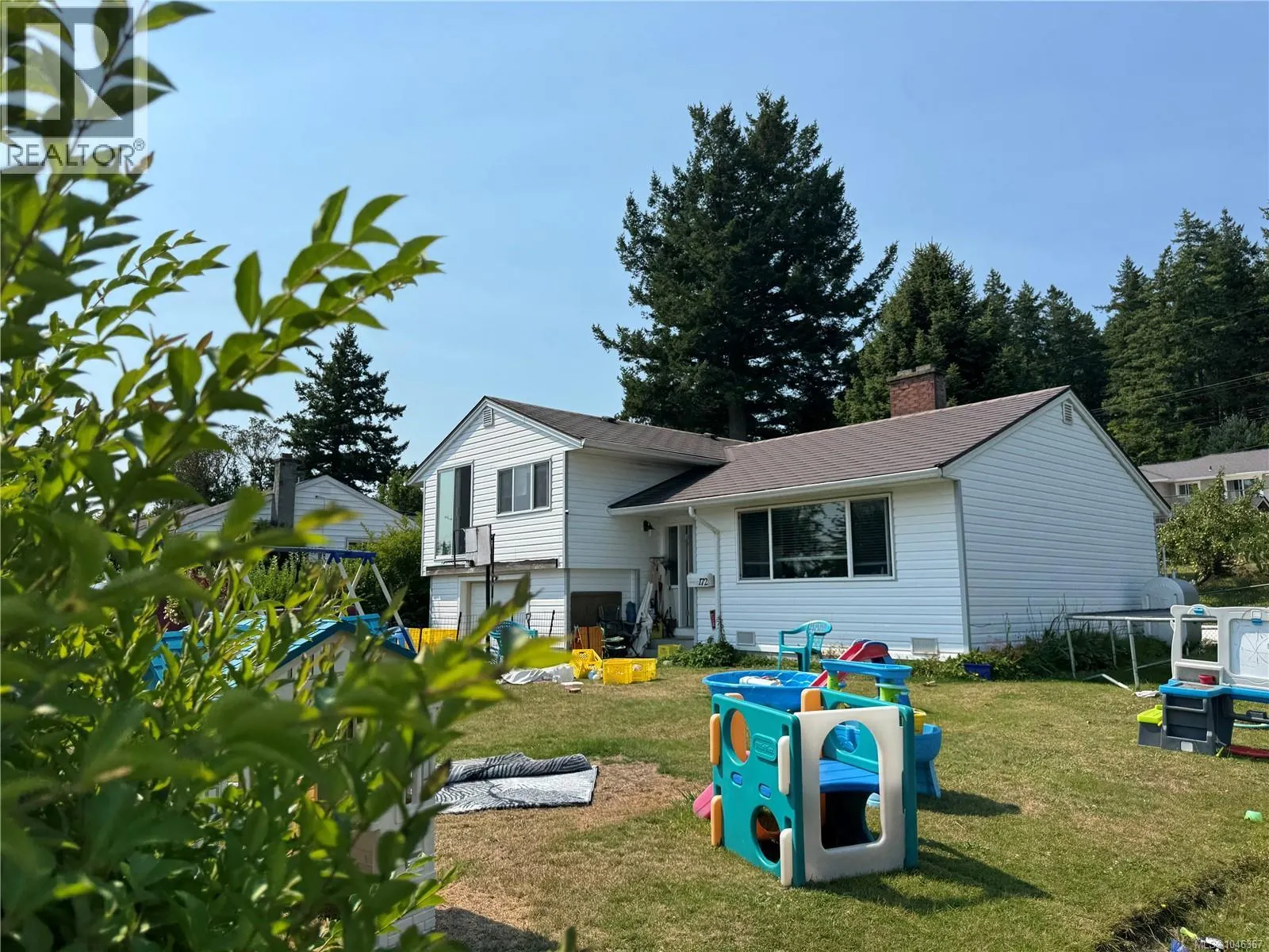 172 MCLEAN St