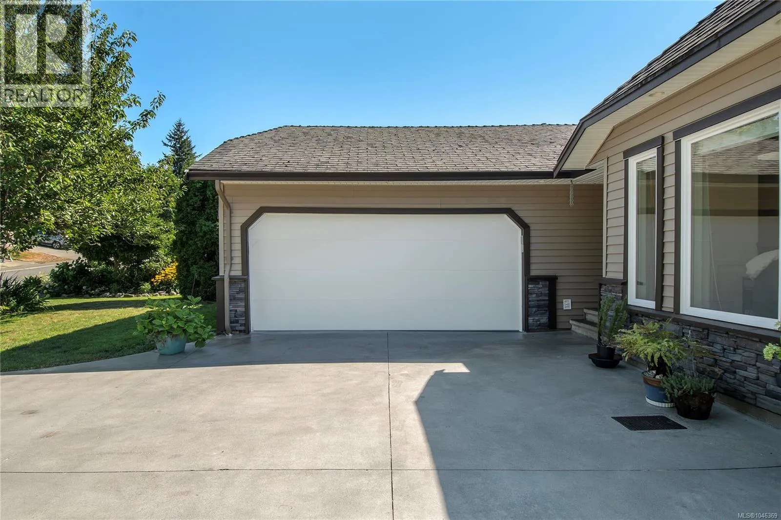 747 Steenbuck Dr