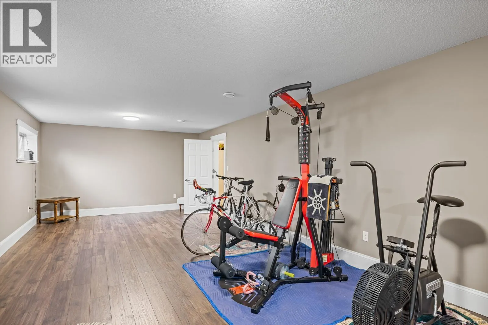 823 Glenhale Cres