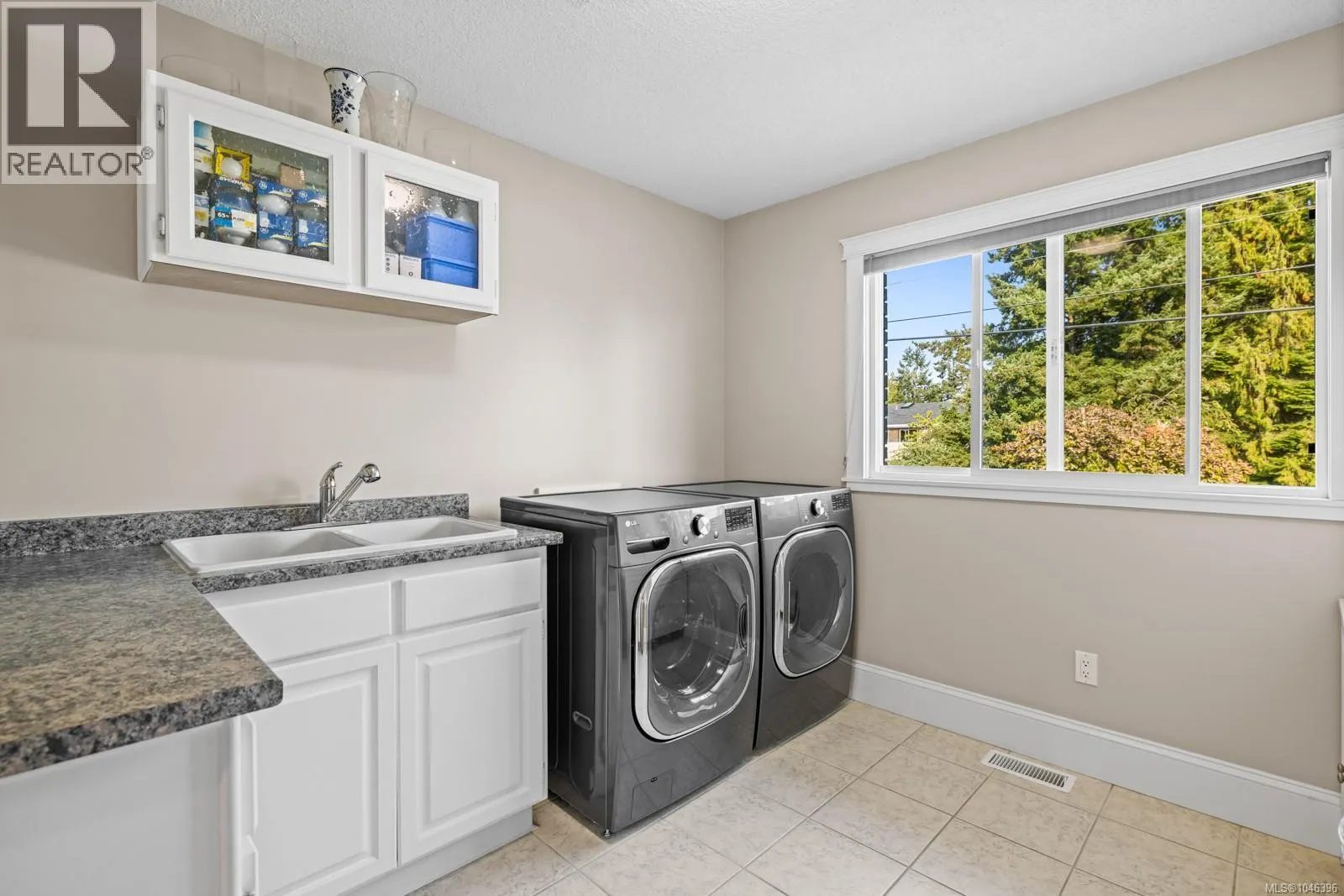 823 Glenhale Cres