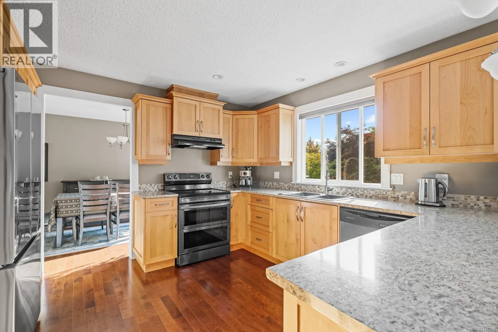 823 Glenhale Cres