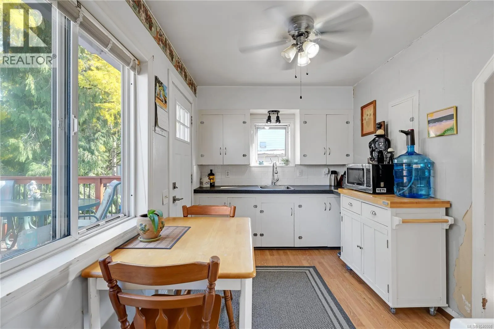 157 View St