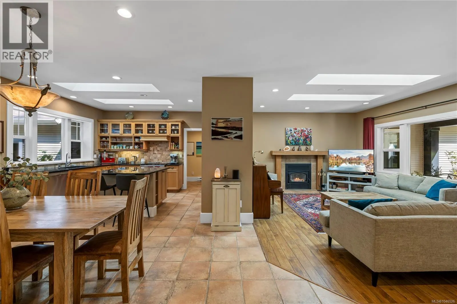 825 Fern Rd E