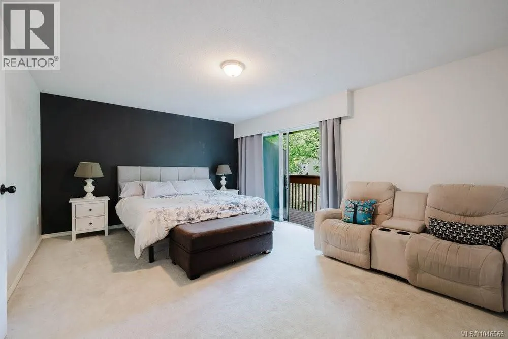 3 933 Admirals Rd