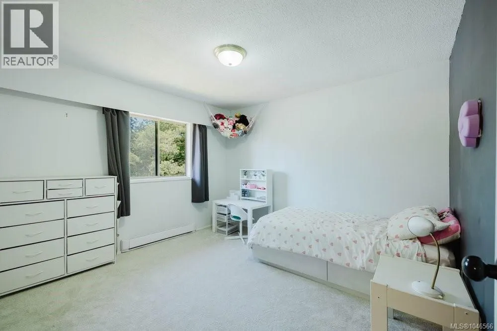 3 933 Admirals Rd
