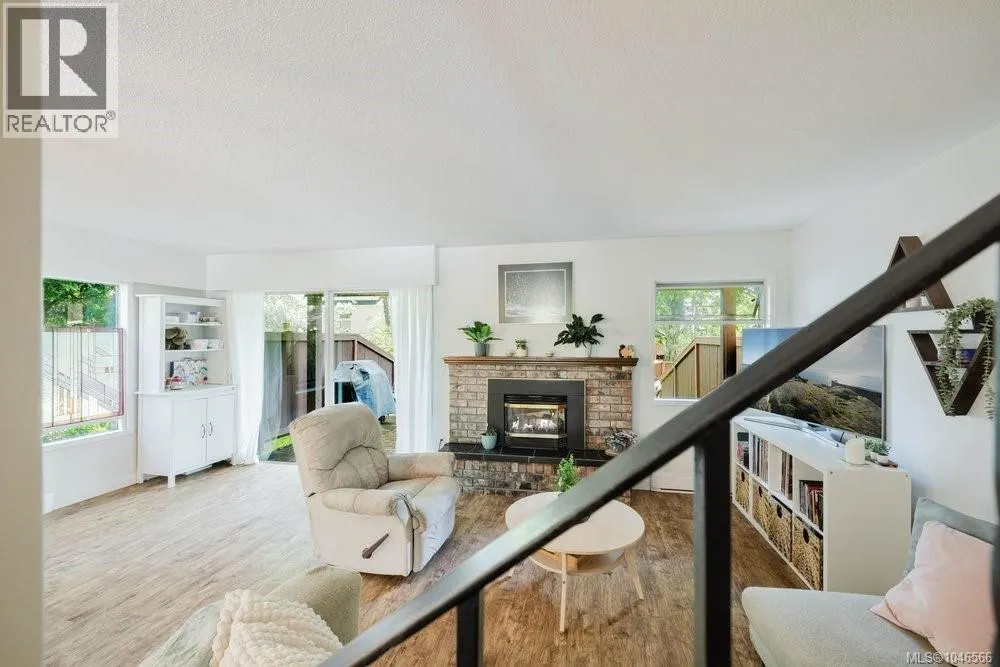 3 933 Admirals Rd