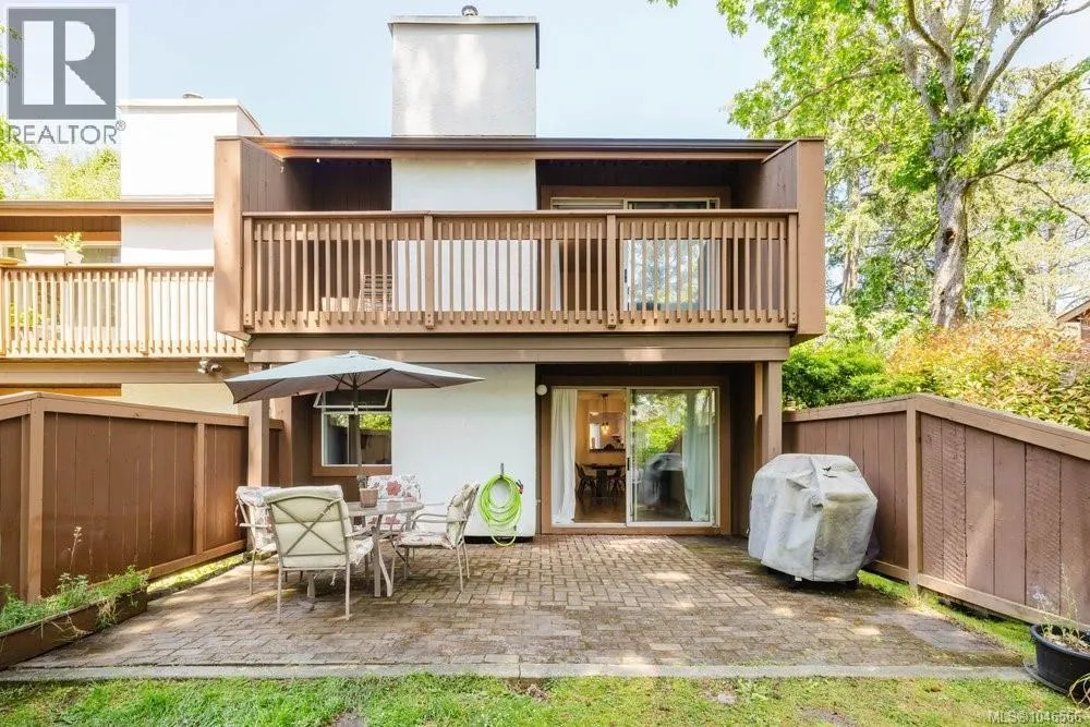 3 933 Admirals Rd